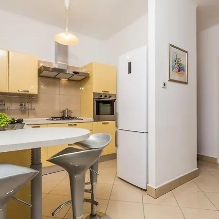In With Kitchen Опатия